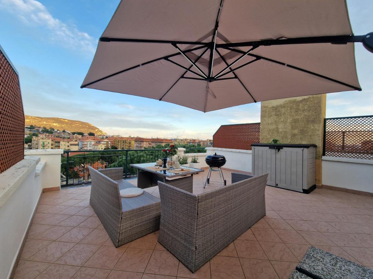 Апартаменти 650 Metri Dal Mare - Wifi - Terrazzo - Piscina - A/C П'єтра-Лігуре Екстер'єр фото